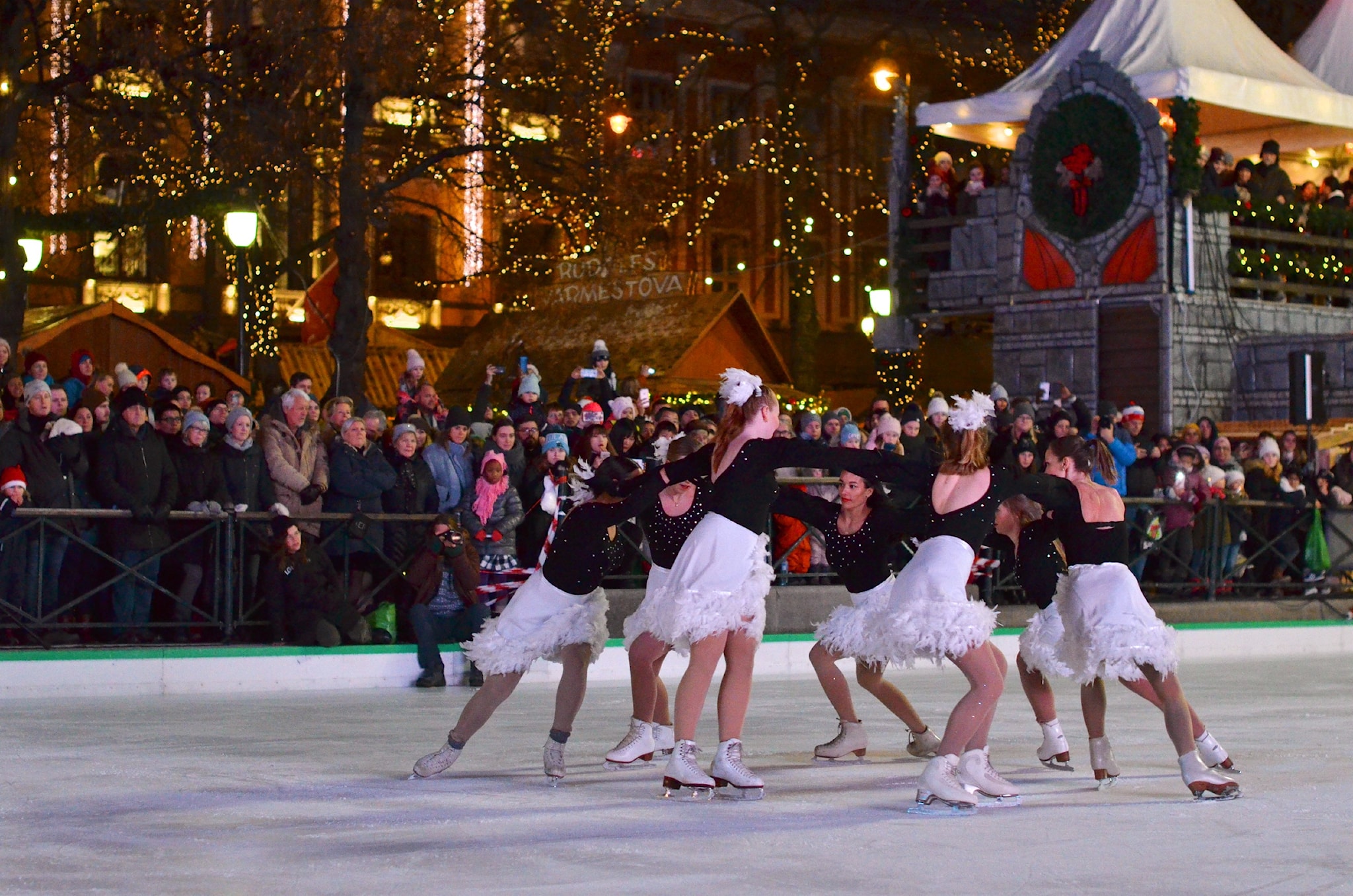 Bilder fra show i Spikersuppa